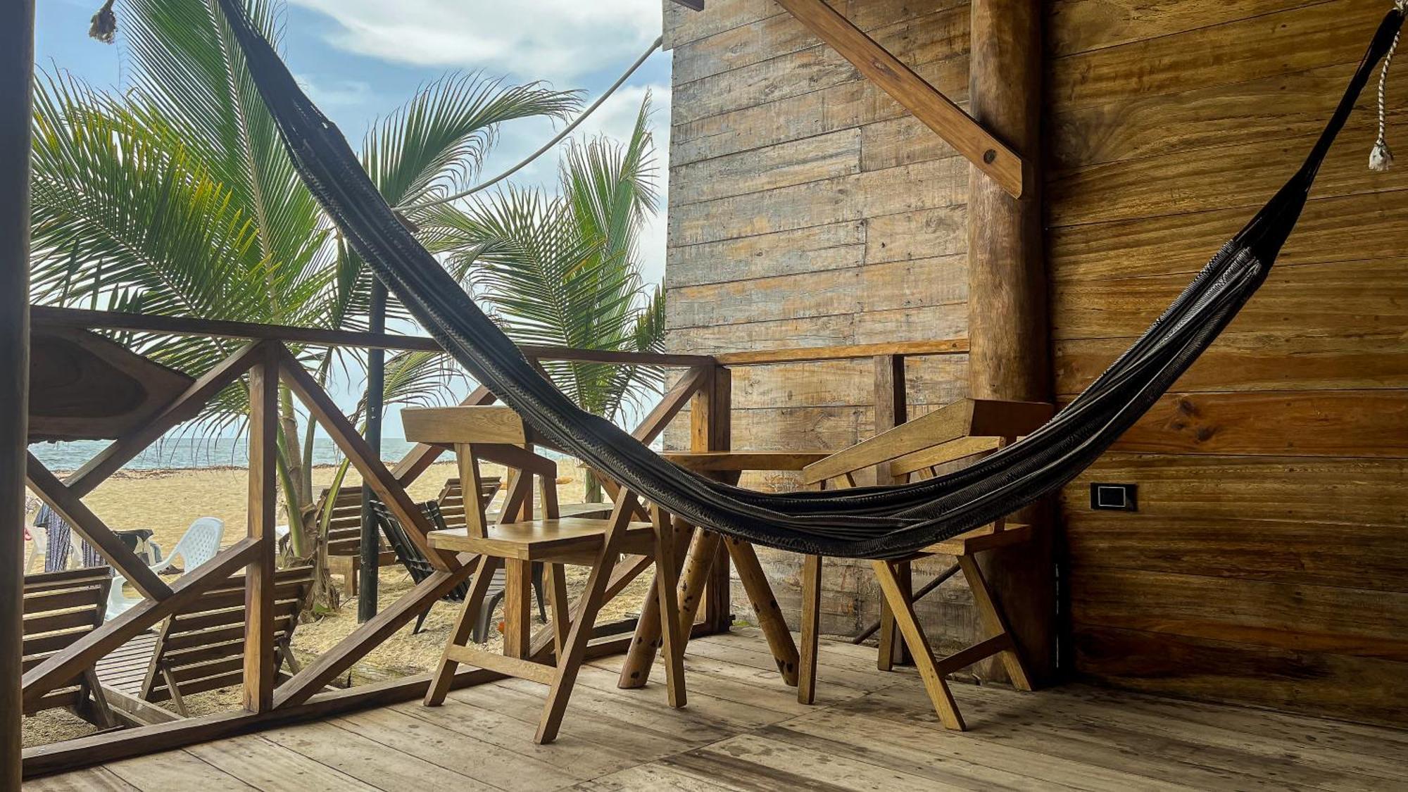 Hostal Mocambo Beach Guachaca Exterior photo