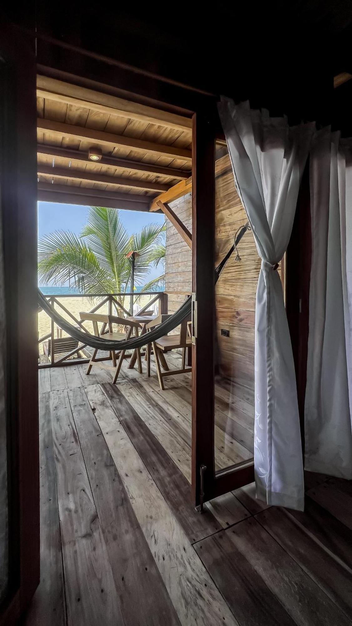 Hostal Mocambo Beach Guachaca Exterior photo